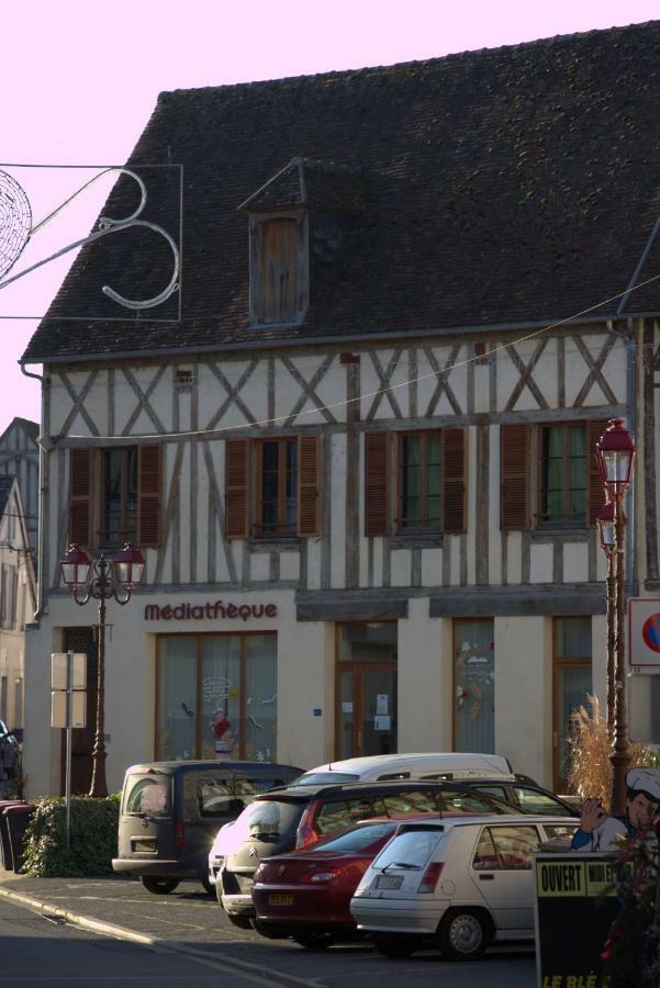 Gîte la Mésangerie Château-Renard Exterior foto